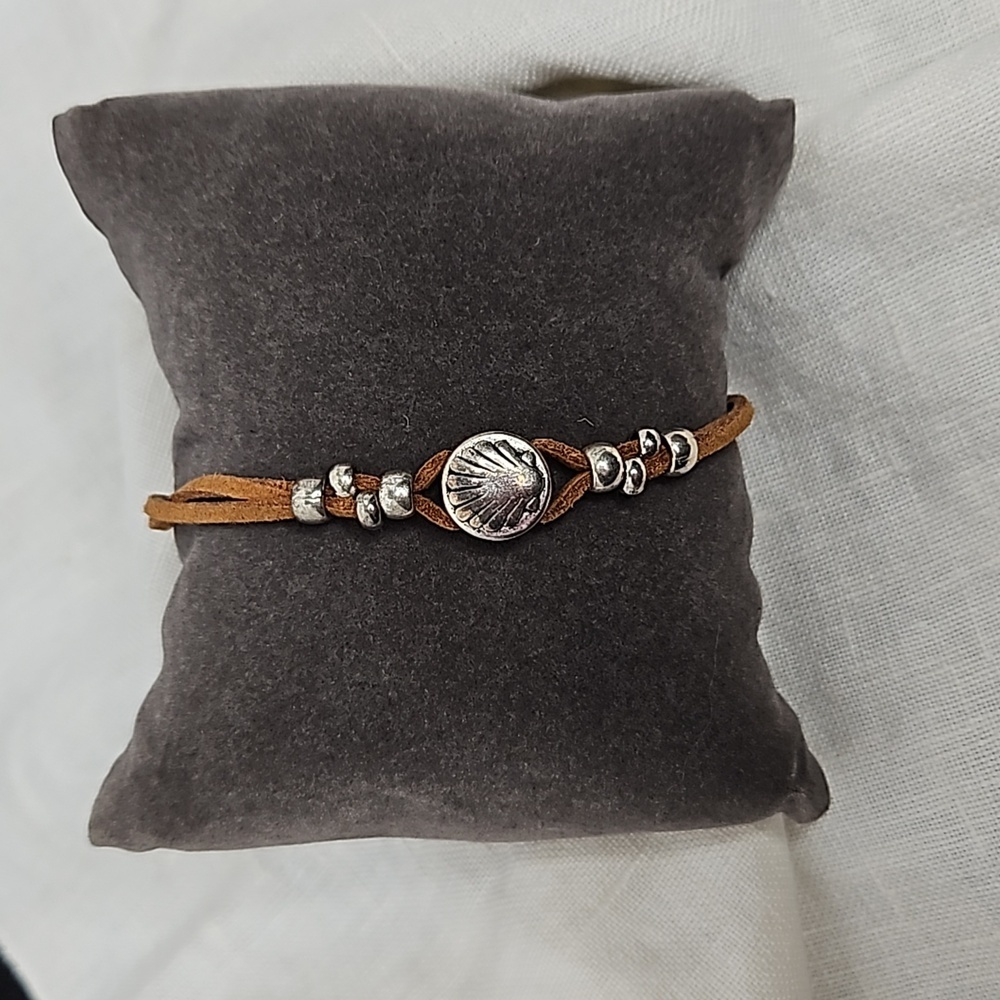 SCALLOP SHELL BRACLET